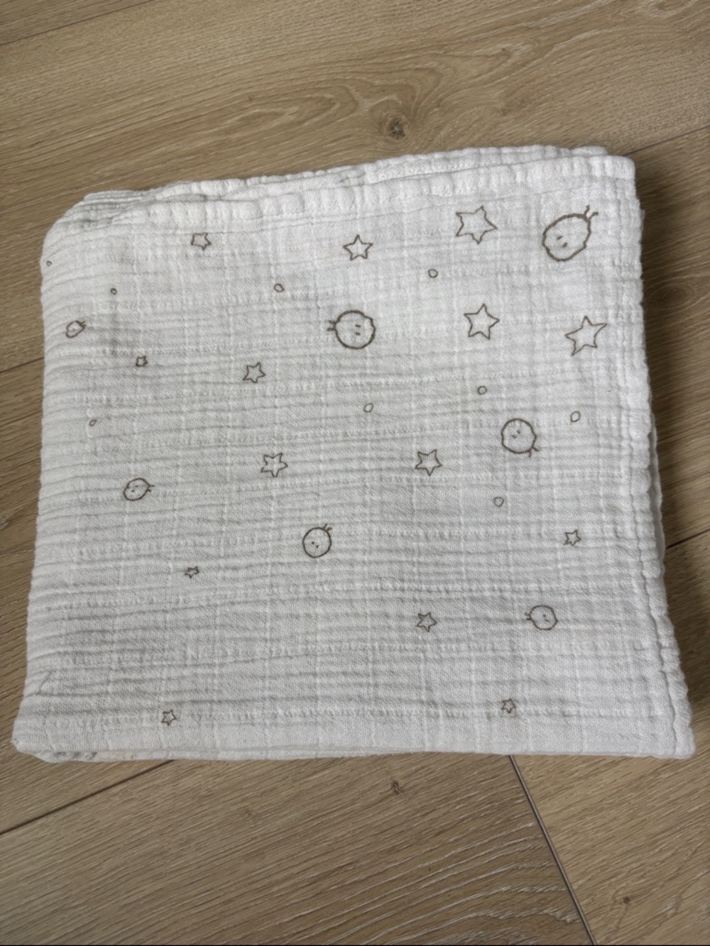Morí Soft White Muslin Baby Swaddle with Star and Moon Print